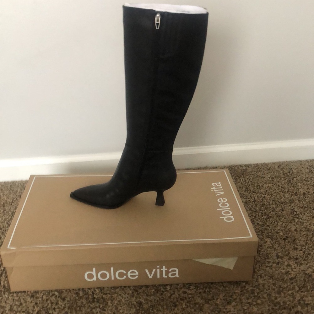 BLACK LEATHER AUGGIE SIZE 8